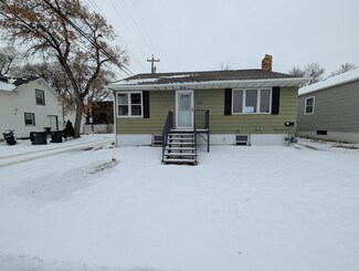 704 7th St NW, Mandan, ND 58554