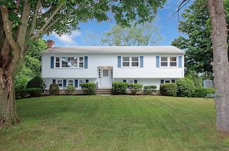 523 Treat Ln, Orange, CT 06477