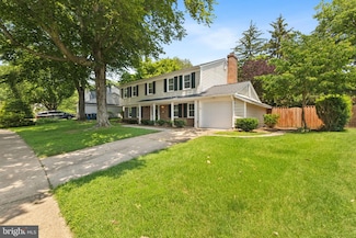 8326 Briar Creek Dr, Annandale, VA 22003