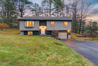 16 Hector St, Auburn, ME 04210