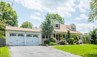 5 Normandy Dr, Parsippany, NJ 07054