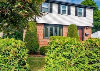 87 Clare Ave, Hyde Park, MA 02136