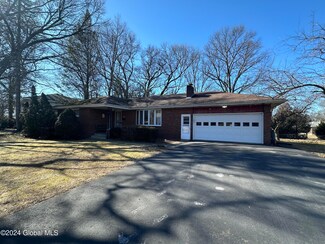 26 James Dr, Albany, NY 12211