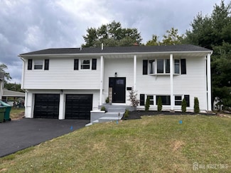 3 Price Dr, Edison, NJ 08817