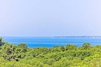 47 Stonebridge Rd, West Tisbury, MA 02568
