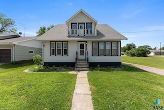 1020 First St, Scotland, SD 57059