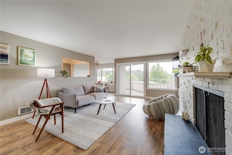 1110 5th Ave S Unit 304, Edmonds, WA 98020