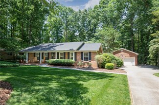 8308 Maloe Ct, Oak Ridge, NC 27310