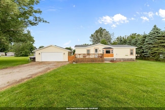 W4356 Country Ln, Cecil, WI 54111