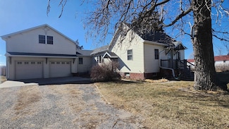 807 6th St, Gothenburg, NE 69138