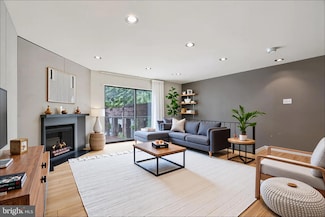 2213 25 Race St Unit 202, Philadelphia, PA 19103
