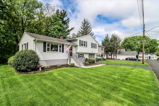 22 Fairview Ln, Naugatuck, CT 06770