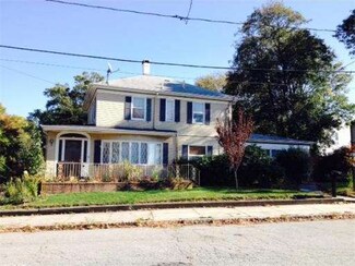 37 Oakland St, Fall River, MA 02720