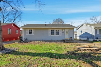 2404 E 37th Ct, Des Moines, IA 50317