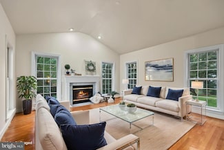 8036 Holland Rd, Alexandria, VA 22306