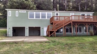 1109 King St, Yachats, OR 97498