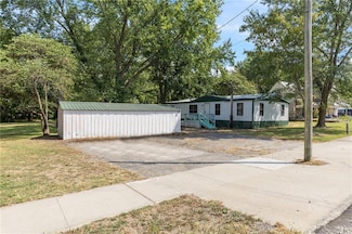 511 S Main St, La Monte, MO 65337