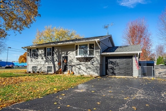 102 6th Ave, Marengo, IL 60152