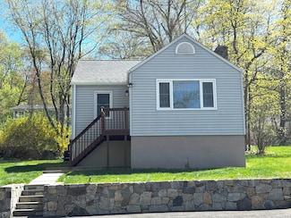 6 Fulton Dr, New Fairfield, CT 06812
