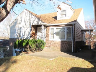 416 Green Oak Dr, Huntington, WV 25705