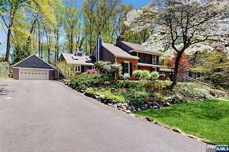 263 Standish Rd, Ridgewood, NJ 07450