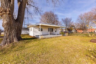 911 Grandview Ave, Muscatine, IA 52761