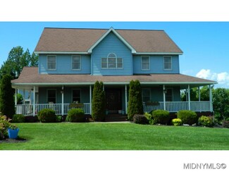 9513 Emerald Hill Dr, Sauquoit, NY 13456