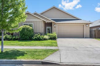 2952 NW Dogwood Ave, Redmond, OR 97756