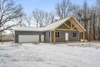 2548 Daisy Ln, Middleville, MI 49333