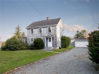 184 Peckham Ave, Middletown, RI 02842