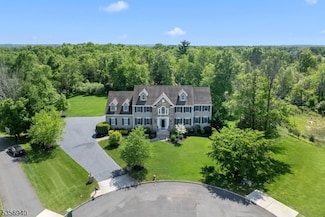 28 Handler Ct, Belle Mead, NJ 08502