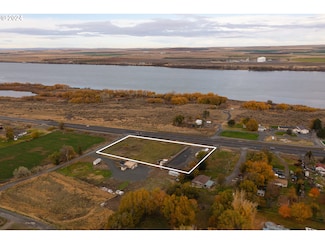 81925 Fox Ln, Umatilla, OR 97882