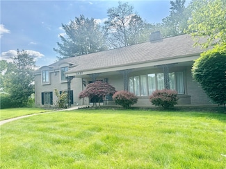 2637 Thorntree Dr, Pittsburgh, PA 15241