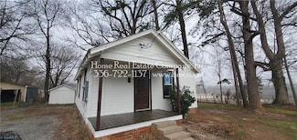 1958 Bloomfield Dr, Winston Salem, NC 27107