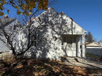 876 Garfield Ave, Lincoln Park, MI 48146