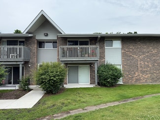 16W525 Mockingbird Ln Unit 102, Willowbrook, IL 60527
