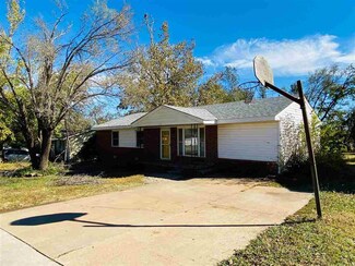 10 Highland Dr, Perry, OK 73077