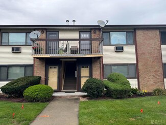 122 Cricket Ln, Woodbridge, NJ 07095