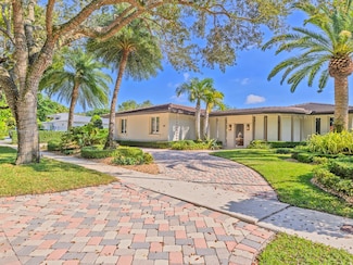 16111 W Troon Cir, Hialeah, FL 33014