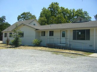 1335 Mistletoe Ln, Redding, CA 96002