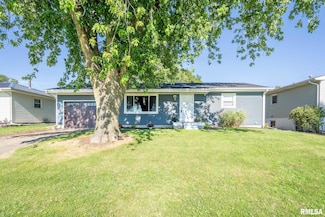 223 N Rowe Ln, Walcott, IA 52773