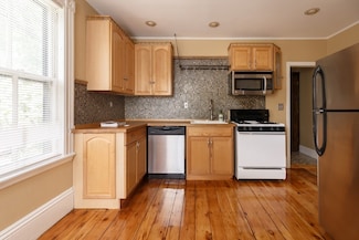 327 Lafayette St Unit 2, Salem, MA 01970