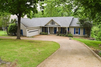 137 Hazelwood Ln, Florence, AL 35634
