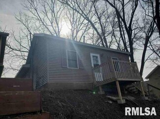 704 W 8th St, Muscatine, IA 52761