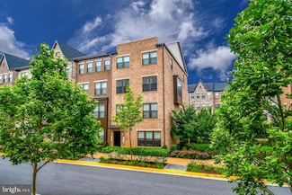 20739 Heron Landing Dr, Sterling, VA 20166