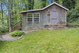 8196 Bow Bender Ln, Singers Glen, VA 22850