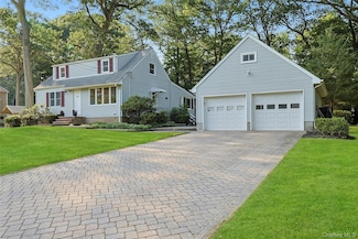 60 Van Buren St, Pearl River, NY 10965