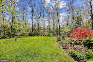 6662 Van Winkle Dr, Falls Church, VA 22044