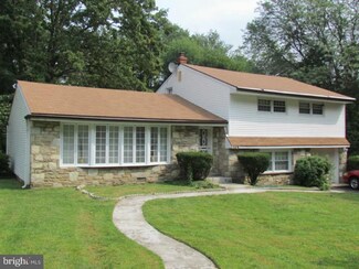 315 Hedgerow Ln, Wyncote, PA 19095