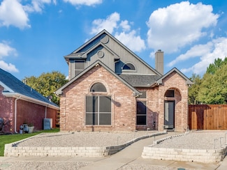 800 Laredo Ct, Grand Prairie, TX 75052